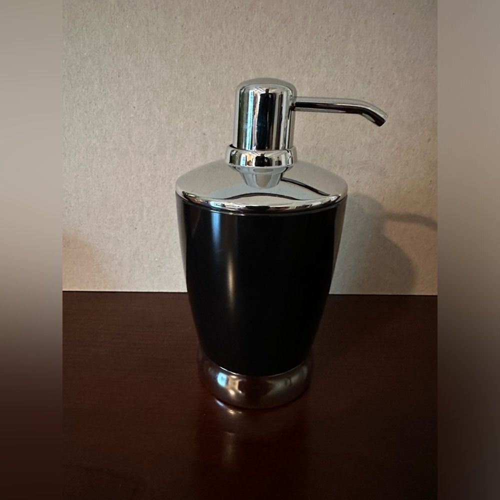 2 pc Bathroom Accessory Set - Picture 3 of 8